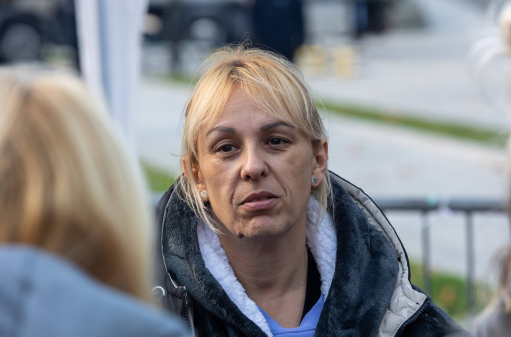 Blokaderi brutalno napali Dijanu Hrku nakon što je prekinula štrajk glađu i optužila Đilasa VIDEO