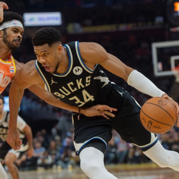 Panika u Milvokiju – povredio se Janis VIDEO