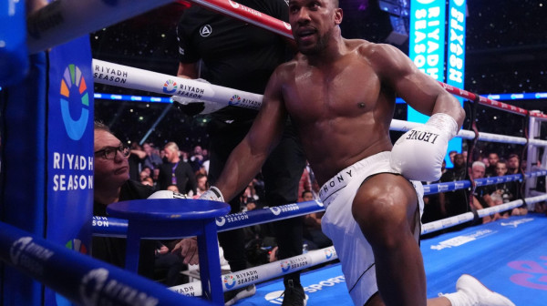 Jeziva saobraćajna nesreća – povređen Entoni Džošua FOTO