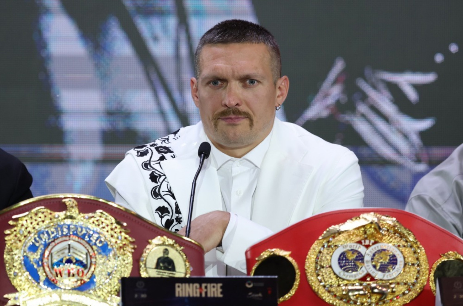 Usik više nije šampion – Ukrajinac se odrekao titule!