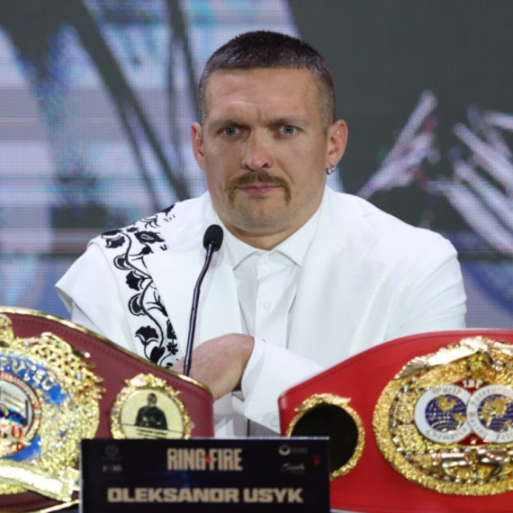 Usik više nije šampion – Ukrajinac se odrekao titule!