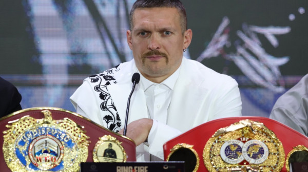 Usik više nije šampion – Ukrajinac se odrekao titule!