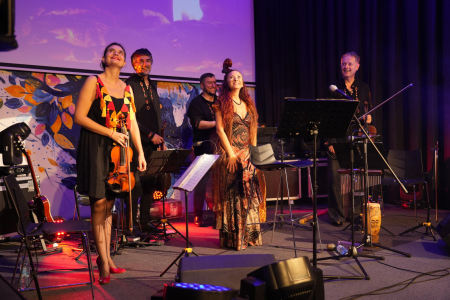 Muzičko putovanje kroz evergreen hitove: Nezaboravno veče uz kvartet Rocher i specijalnu gošću Madam Piano