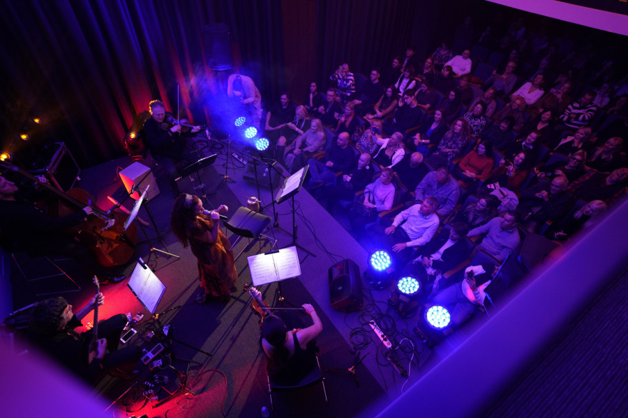 Muzičko putovanje kroz evergreen hitove: Nezaboravno veče uz kvartet Rocher i specijalnu gošću Madam Piano