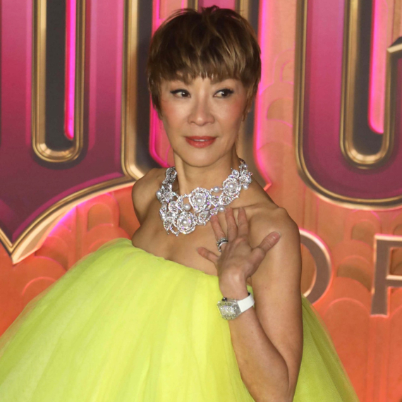 Jednima je smešno, drugima originalno: Slavna oskarovka haljinom izazvala raspravu FOTO/ANKETA