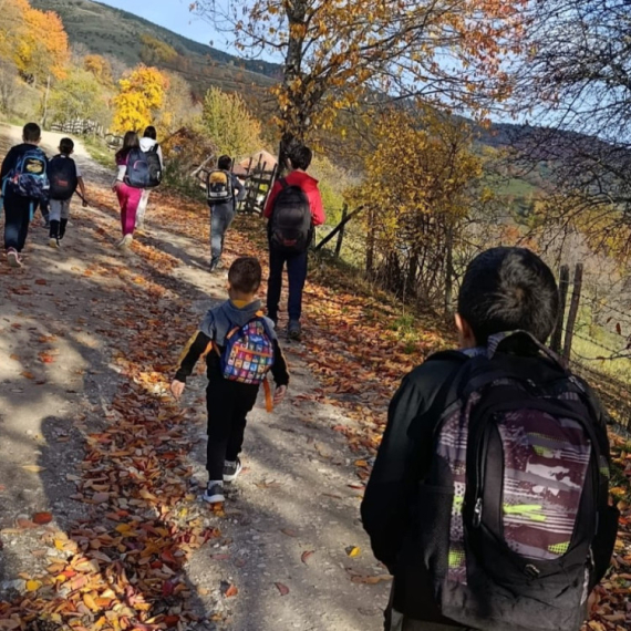 O ovim malim herojima pričala je cela Srbija: Konačno dobili prevoz do škole