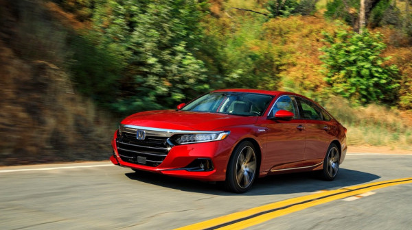 Honda u SAD opozvala 250.000 Accord hibrida