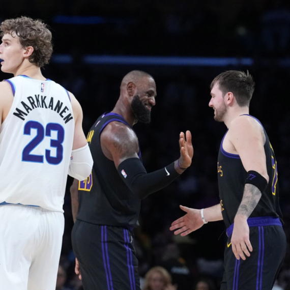 Dončić dominirao, Lebron ispisao istoriju – Lejkersi ubacili 140 poena VIDEO