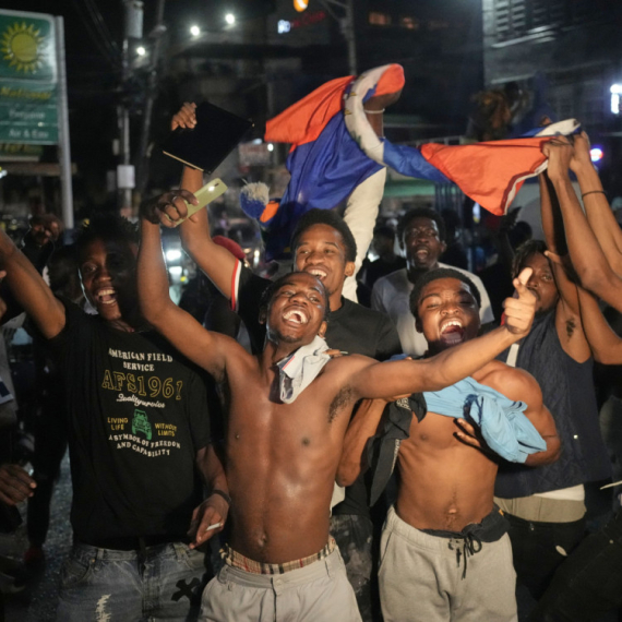 Bande vladaju državom, a fudbaleri izborili Mundijal posle 52 godine! VIDEO