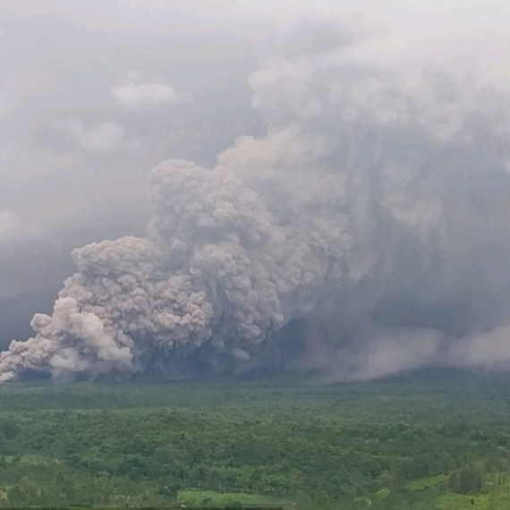 Podignut nivo uzbune: Još jedna erupcija vulkana, stanovništvo u opasnosti VIDEO