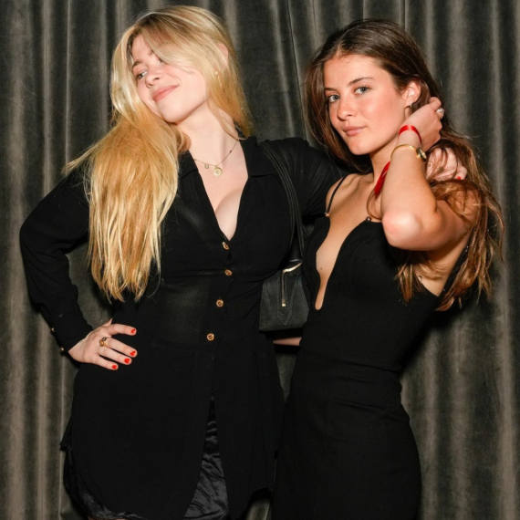 Ćerka Klaudije Šifer oduševila izgledom, a bujne grudi samo što ne ispadnu FOTO