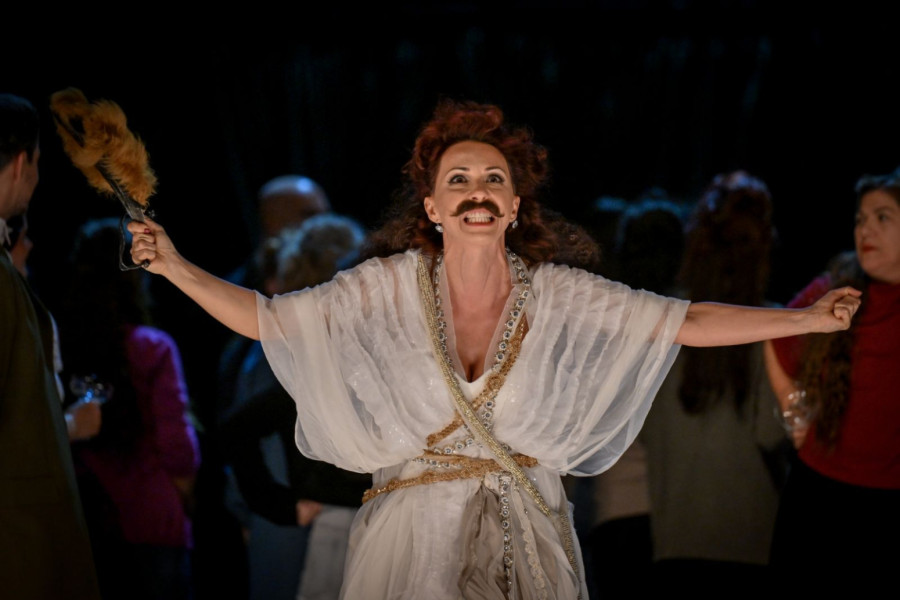 Novo tumačenje Štrausovog remek-dela: Dok se Evropa sprema za rat, bečka elita se svađa oko supe