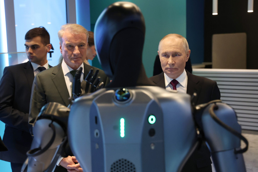 Robot zaplesao pred Putinom: Pusti moju omiljenu pesmu VIDEO