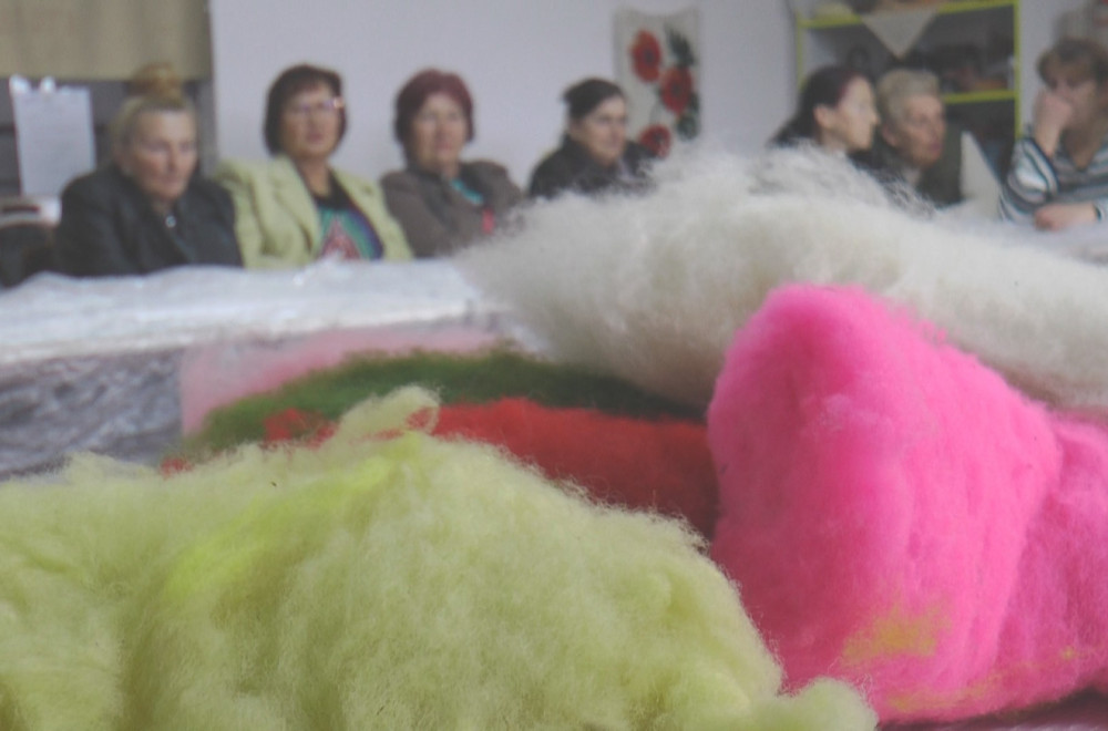 Od vune prave čudo i čuvaju srpsku tradiciju od zaborava: Žene čačanskog kraja ne odustaju od pustovanja