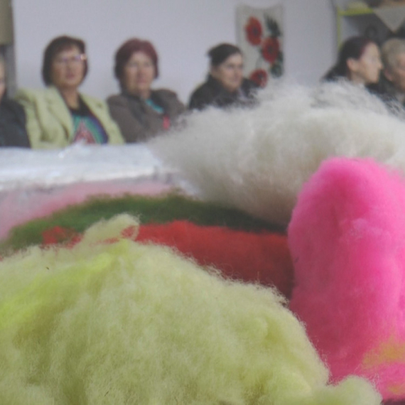 Od vune prave čudo i čuvaju srpsku tradiciju od zaborava: Žene čačanskog kraja ne odustaju od pustovanja