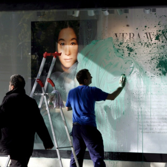 "Noću dolaze sa čekićima": Talas vandalizma trese Berlin, trgovci u strahu