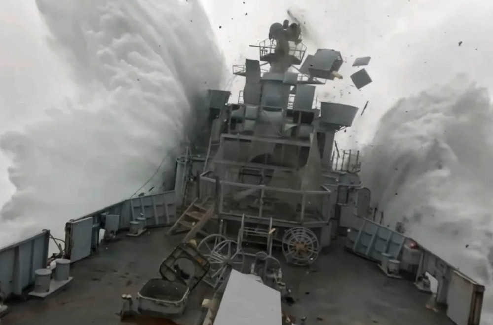 NATO ispalio torpedo; Pogođen brod; Objavljen dramatičan snimak VIDEO