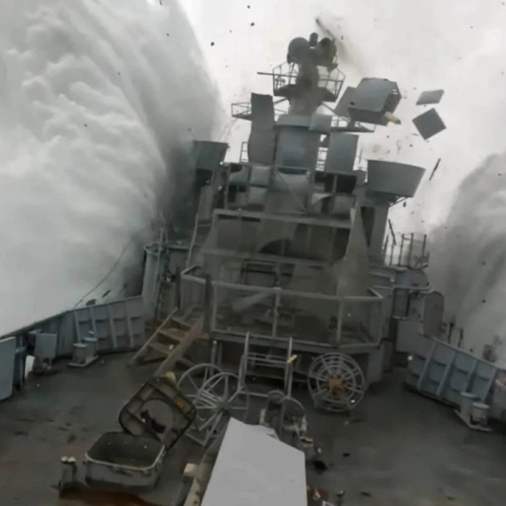 NATO ispalio torpedo; Pogođen brod; Objavljen dramatičan snimak VIDEO