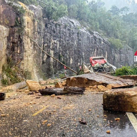 Katastrofalne poplave: Kuće su pod vodom – proradila klizišta, najmanje 40 mrtvih VIDEO