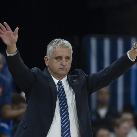 Efes uručio otkaz Kokoškovu