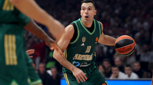 Panatinaikos "uništio" Dubai za četvrtinu i po VIDEO