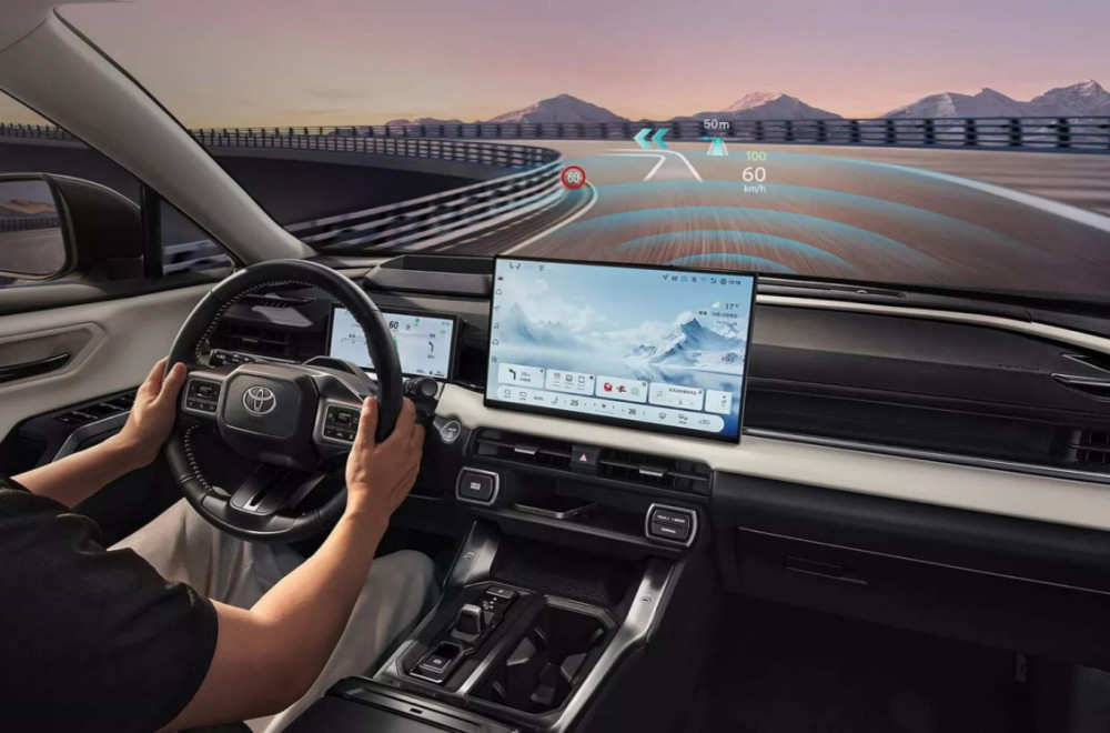 Japanska Toyota RAV4 ima sve što vaša nema FOTO