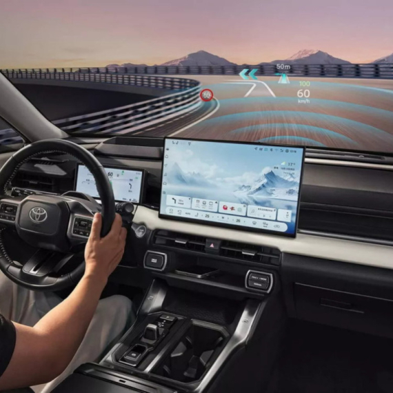 Japanska Toyota RAV4 ima sve što vaša nema FOTO