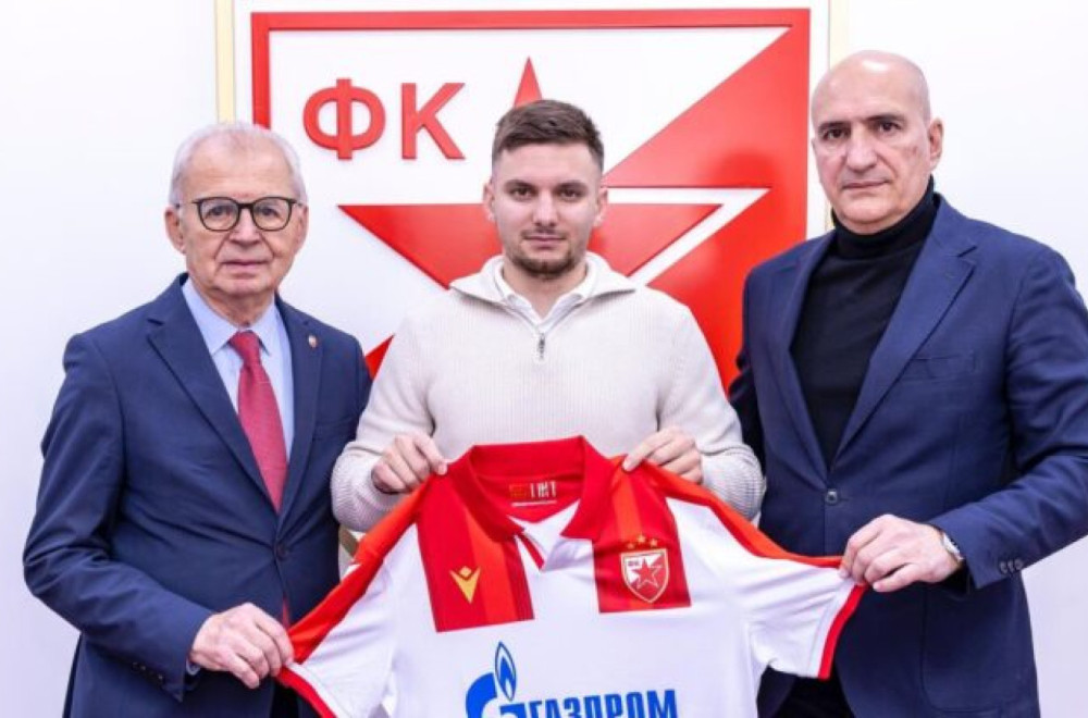 Potpis za Zvezdu uz majicu sa likom generala