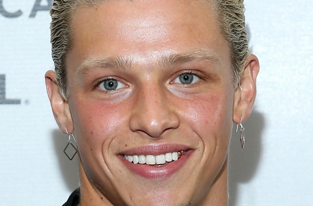 Iznenada preminuo mladi glumac: Bio je "sin" Džona Travolte