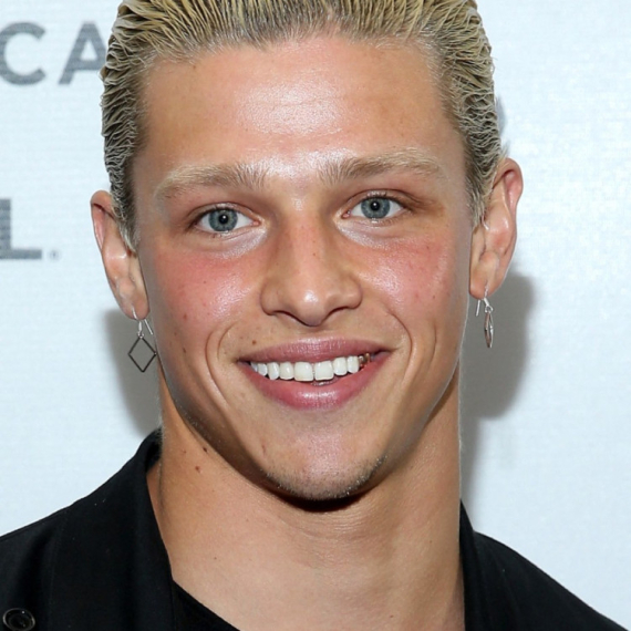 Iznenada preminuo mladi glumac: Bio je "sin" Džona Travolte