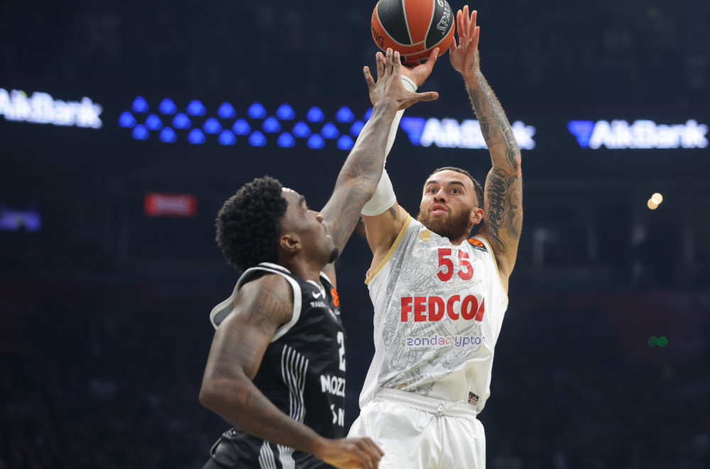 Suspendovan Majk Džejms