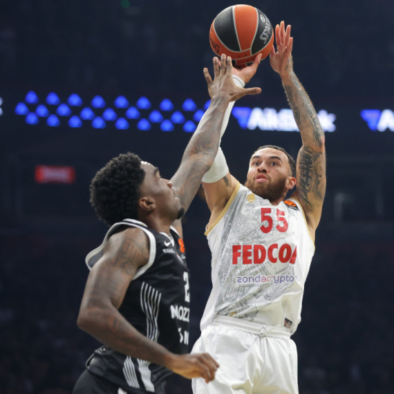 Suspendovan Majk Džejms