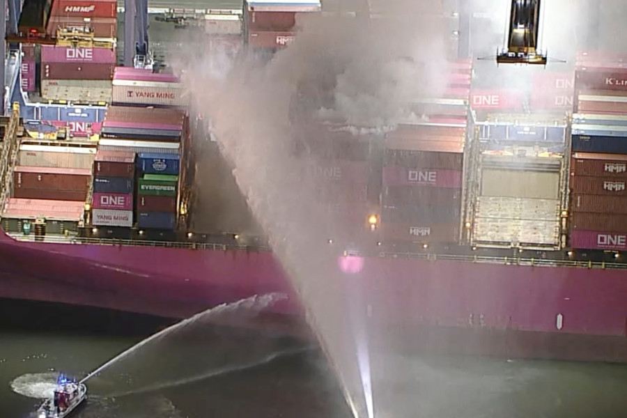 Odjeknula eksplozija u luci: Zapaljene opasne materije; Proglašena vanredna situacija FOTO/VIDEO