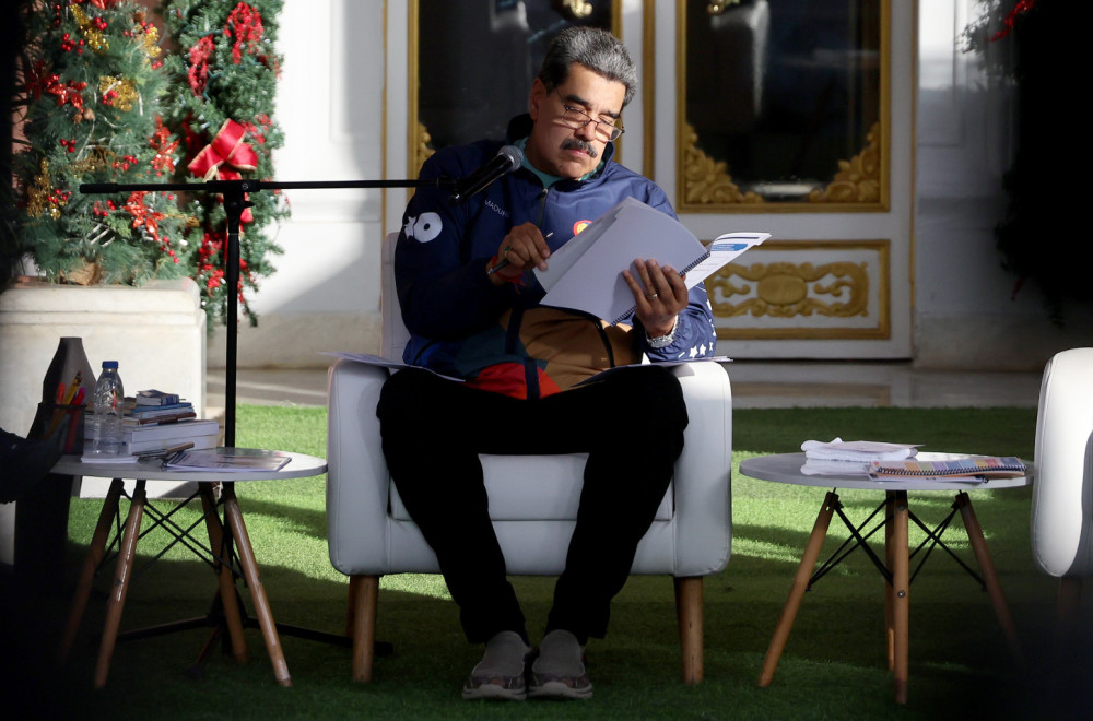 Maduro pod opsadom? Pojačao obezbeđenje dok SAD šalju nosač aviona