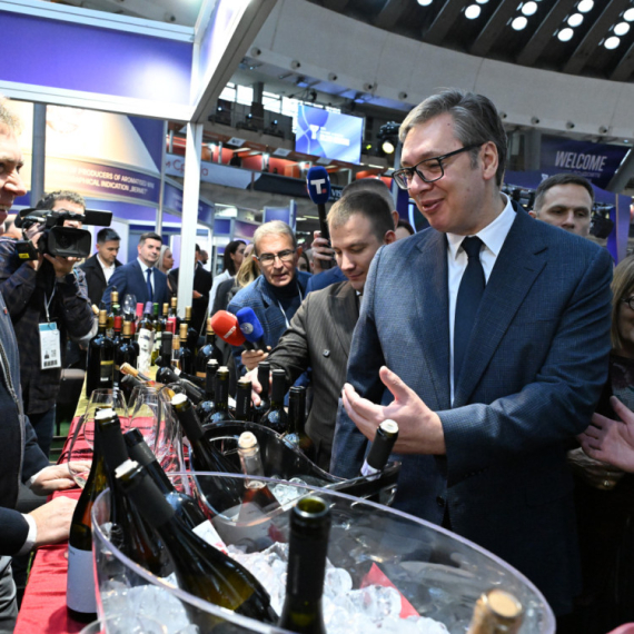 Vučić: U Srbiji vinska industrija raste; Velika sreća kinesko tržište