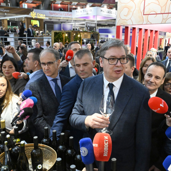 Vučić o NIS-u: U roku 48 sati znaćemo više; Ako nema licence, rafinerija staje