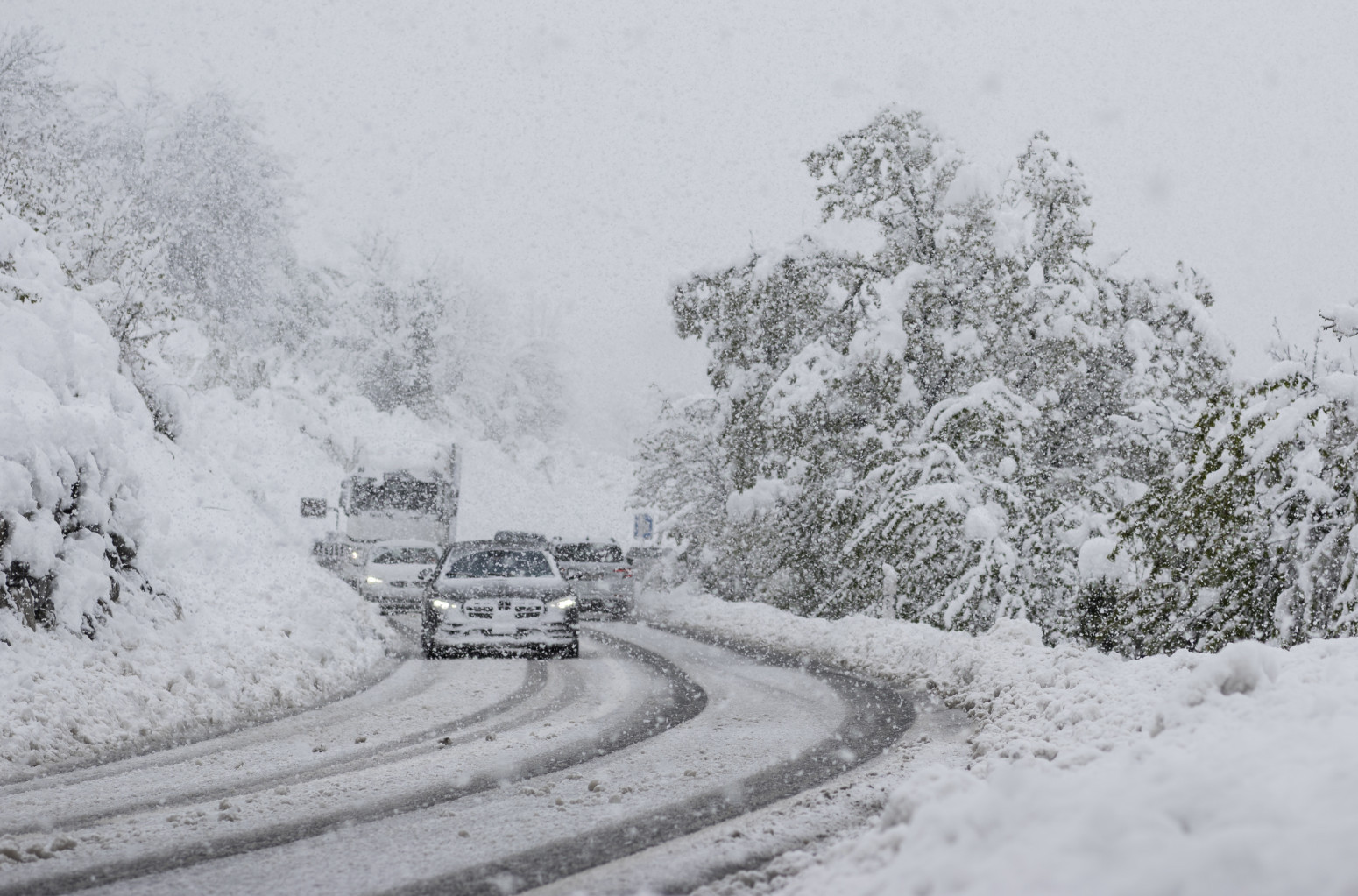 Upozorenje vozačima: Oprezno zbog magle i klizavih kolovoza