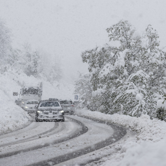 Upozorenje vozačima: Oprezno zbog magle i klizavih kolovoza