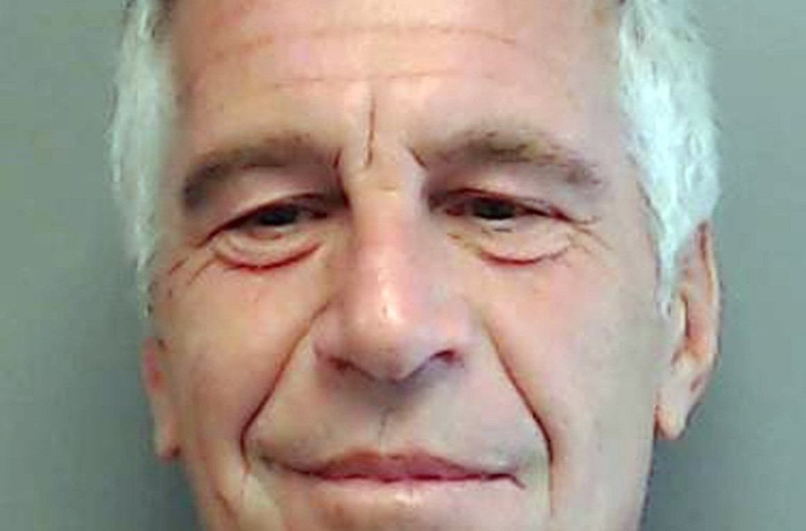 Britanija na nogama zbog dosijea Epstajn: Pominju se kraljica, Adel, Bekam, Džeger... FOTO