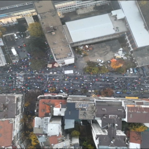 Još jedan plan blokadera propao: Ispred RTS-a ih nema dovoljno ni da zatvore ulicu VIDEO