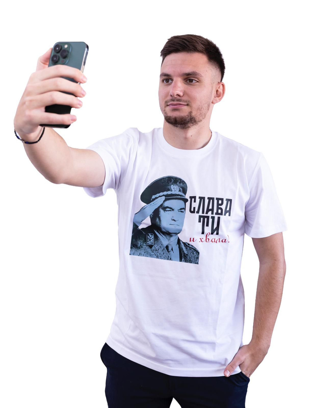 Potpis za Zvezdu uz majicu sa likom generala