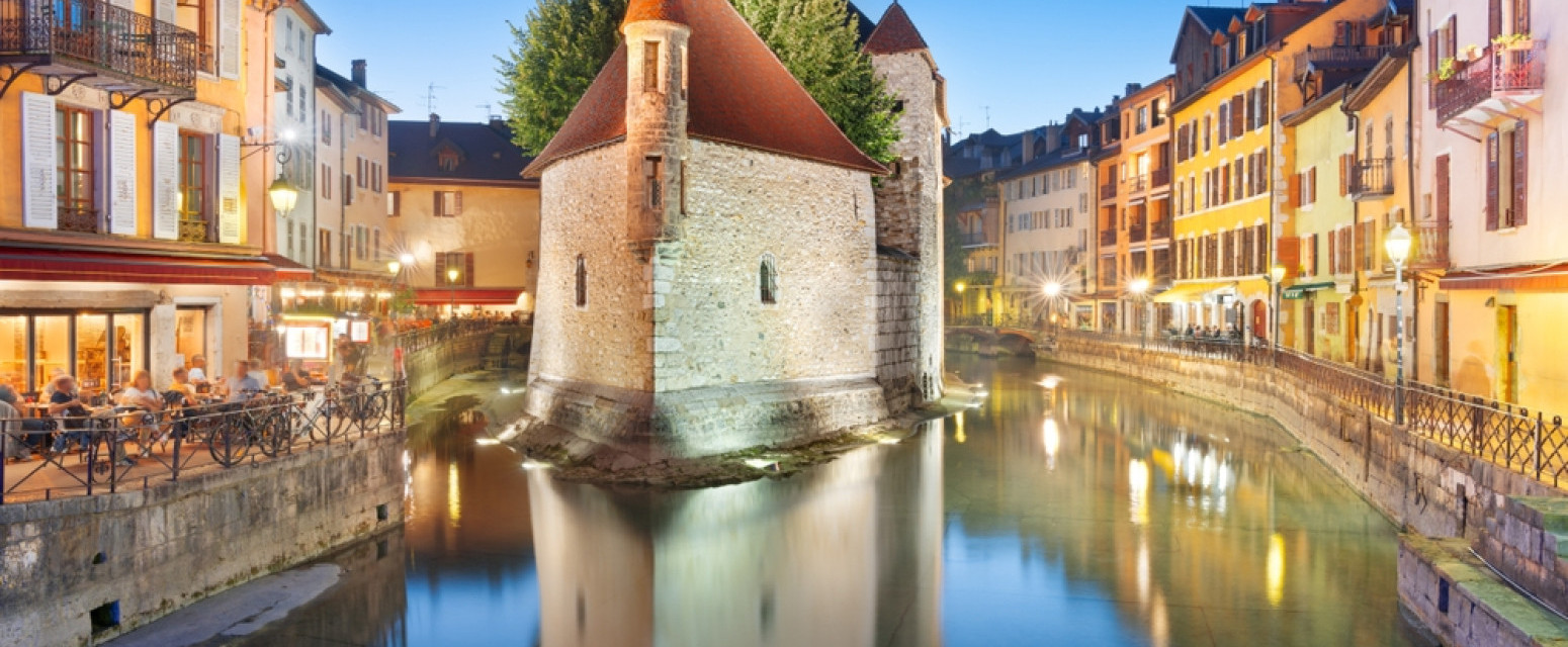 Ovaj grad je biser francuskih Alpa: Boje njegovog jezera ovekovečio je Sezan FOTO/VIDEO