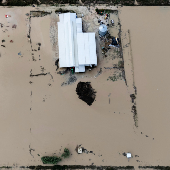 Poplave u Albaniji; Voda nosi sve pred sobom, ima mrtvih FOTO