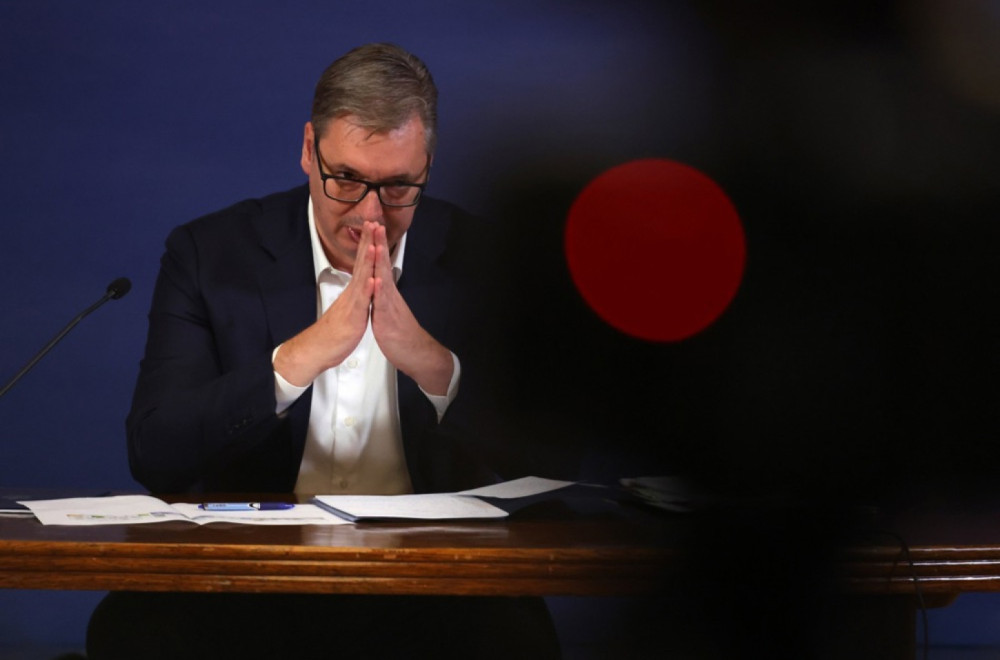 Vučić uputio saučešće porodicama stradalih u požaru u Hongkongu FOTO