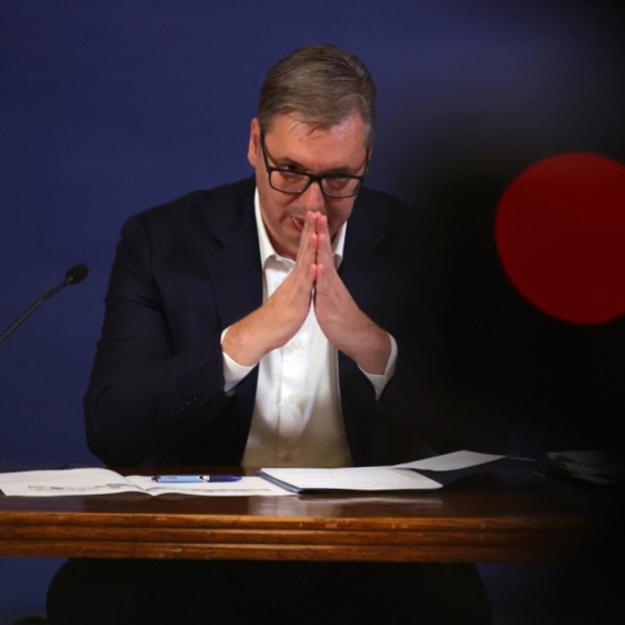 Vučić uputio saučešće porodicama stradalih u požaru u Hongkongu FOTO