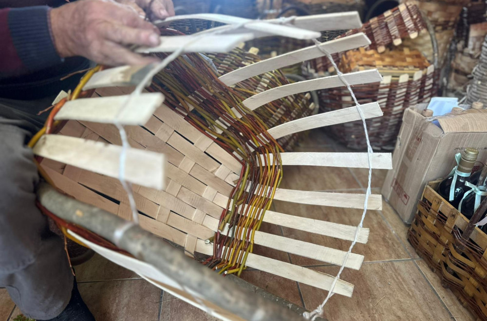 Od pruća pravi remek dela: Domaćin iz sela Gorjana čuva stari zanat od zaborava FOTO