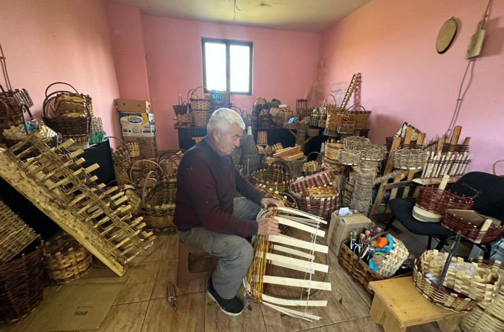 Od pruća pravi remek dela: Domaćin iz sela Gorjana čuva stari zanat od zaborava FOTO