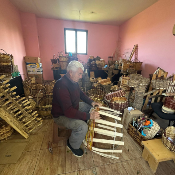 Od pruća pravi remek dela: Domaćin iz sela Gorjana čuva stari zanat od zaborava FOTO