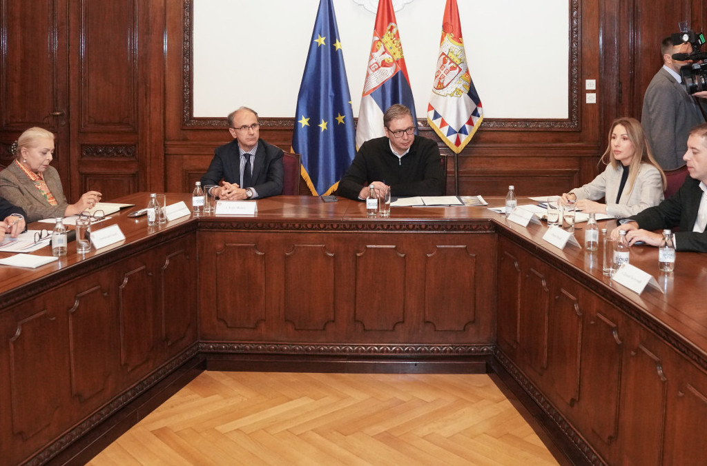Vučić razgovarao sa članovima energetskog tima o NIS-u; Handanović Đedović: "Čekamo vesti iz Amerike"
