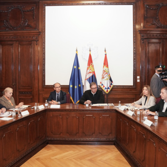 Vučić razgovarao sa članovima energetskog tima o NIS-u; Handanović Đedović: "Čekamo vesti iz Amerike"